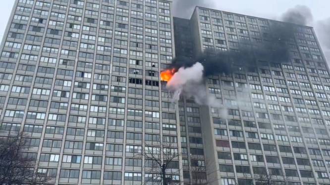 Un mort et huit blessés dans l'incendie d'un immeuble à Chicago