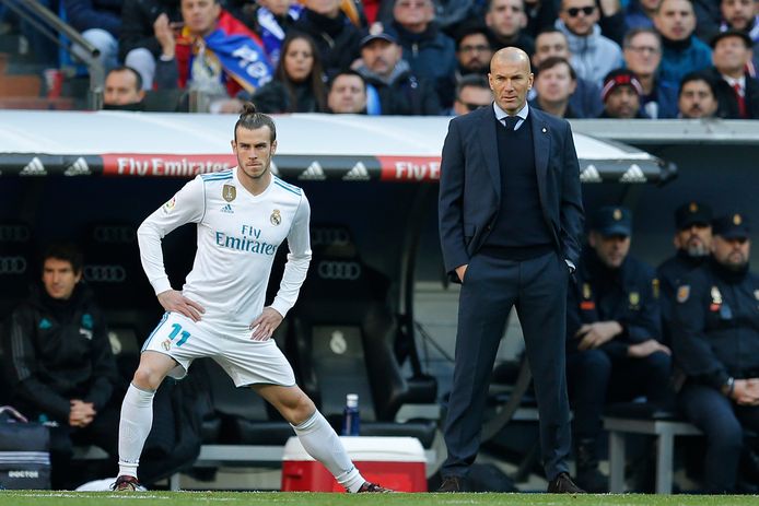 Bale naast Zidane.