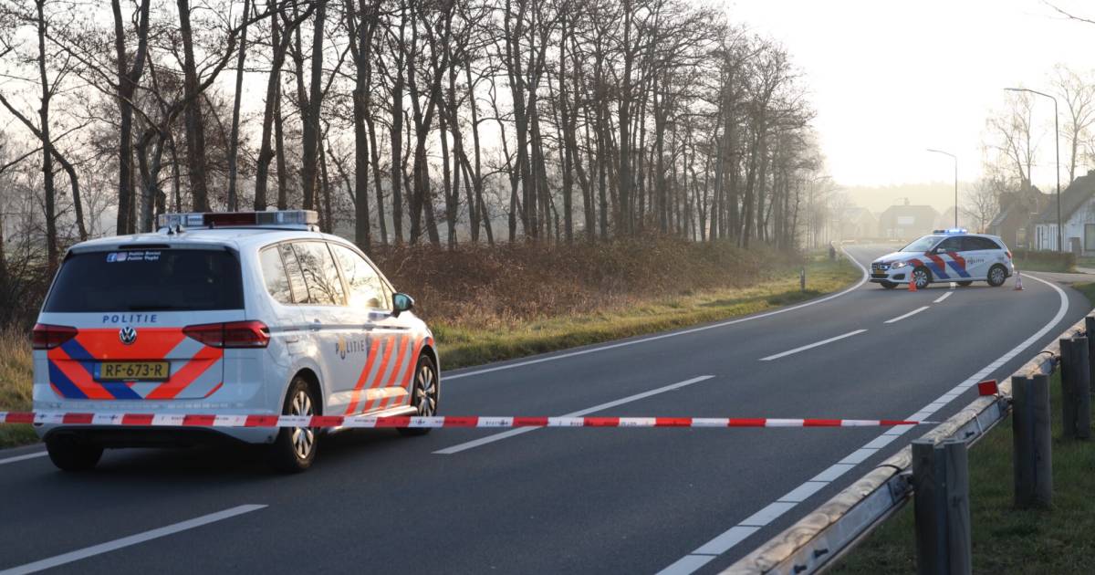 Frontale botsing op N333 tussen busje en quad, weg deel van de avond dicht.