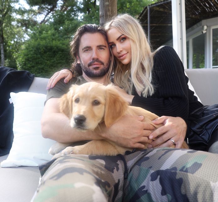 Dimitri Vegas en Anouk Matton met hun hondje Malibu