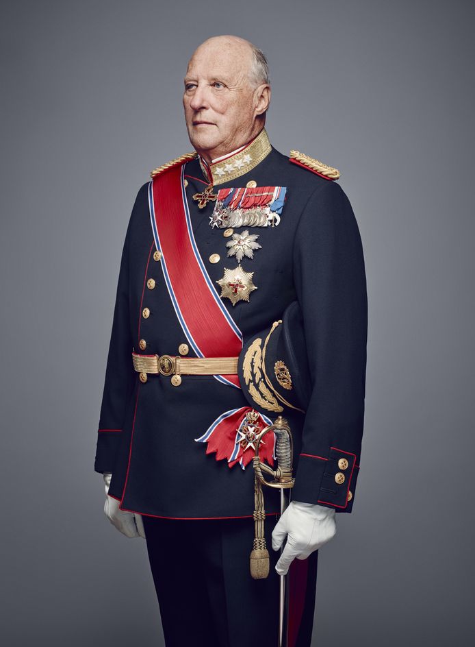 De Noorse koning Harald V in volle ornaat.