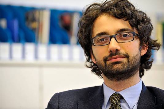 Criminoloog Andrea di Nicola heeft onderzoek gedaan onder de grote jongens onder de mensensmokkelaars.