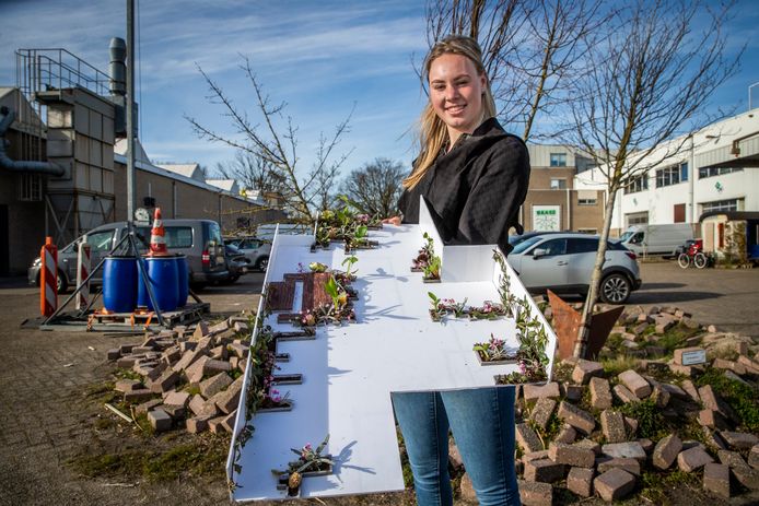 Ante Bekkers met haar ontwerp.