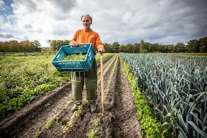 Maarten Berris van ecologische boerderij De Witte Raaf in Denekamp.