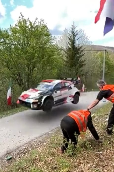 Une bagarre au milieu de la route avant le passage d’un pilote: drame évité de justesse au rallye de Croatie 