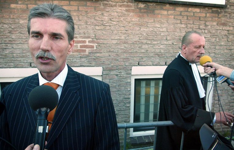 Na de uitspraak tegen Volkert van der G. staat Theo Hiddema samen met Simon Fortuyn de pers te woord. In 2003 was Hiddema de advocaat van de familie Fortuyn. Beeld ANP