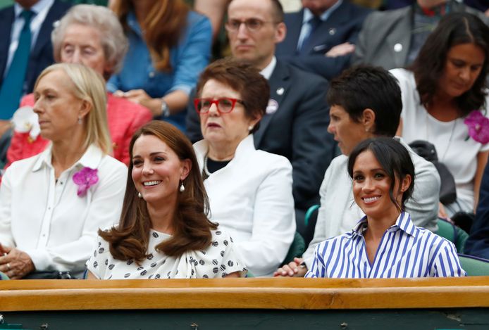 Hertogin van Cambridge, Kate Middleton, en hertogin van Sussex, Meghan Markle, tijdens de finale tussen Serena Williams en Angelique Kerber op 14 juli van dit jaar.