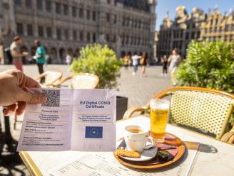 Vlaanderen denkt na over coronapas in steden en gemeenten