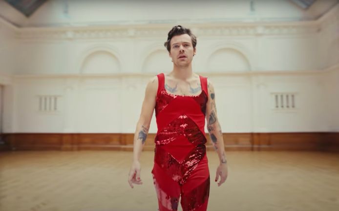 Harry Styles in de videoclip van 'As It Was'.