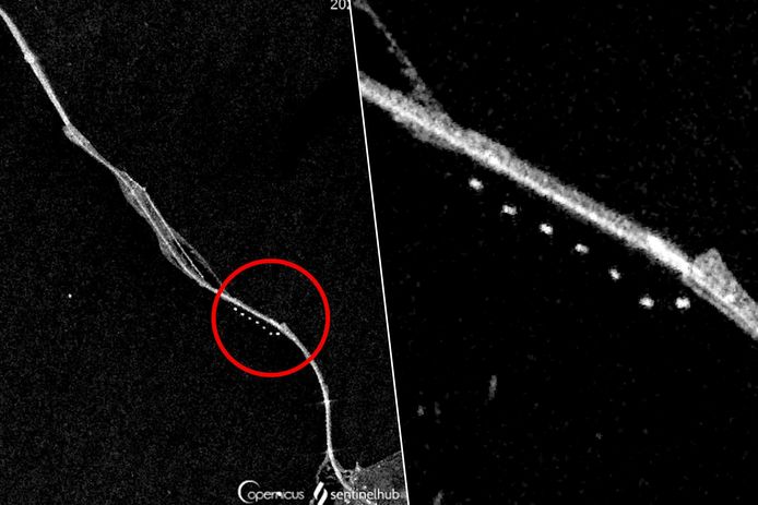 Op nieuwe satellietbeelden zijn enkele objecten op een rij te zien bij de Krimbrug.