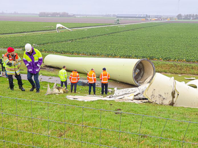 Il mulino a vento è caduto vicino a Eemmeerdijk vicino a Zeewolde.