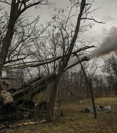 Les forces russes progressent dans Bakhmout, l'Ukraine prépare une contre-offensive