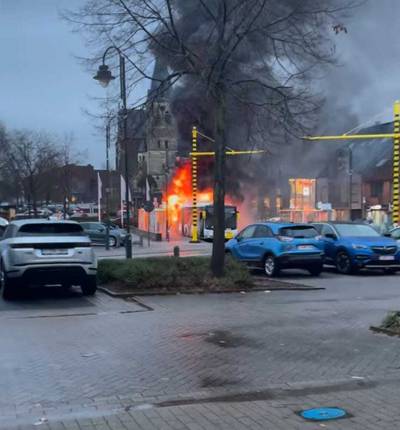 Twee jongeren steken bus van De Lijn in brand in centrum van Opglabbeek: “Niemand raakte gewond maar chauffeur is erg aangedaan”