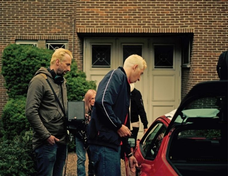 'Iemand die op hoog niveau heeft gesport, zal altijd op zoek gaan naar een rush. Een filmshoot mag een trip zijn' Kenneth Mercken (links) en Niels Willaerts op de set van 'Coureur’ Beeld 