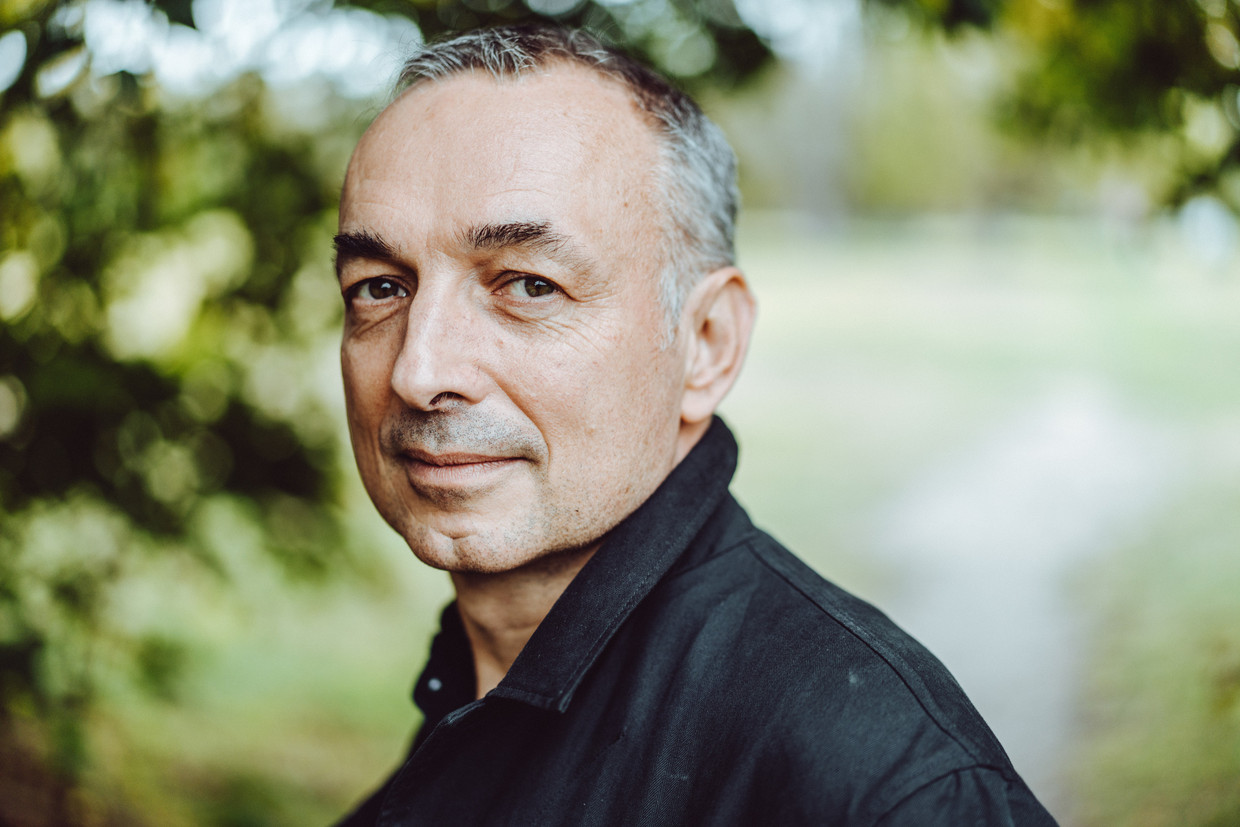 Hans-Willem Snoeck: 'Wij Belgen denken dat we het nu beter doen dan de buurlanden, maar eigenlijk hebben we het in november véél slechter gedaan.' Beeld Thomas Sweertvaegher