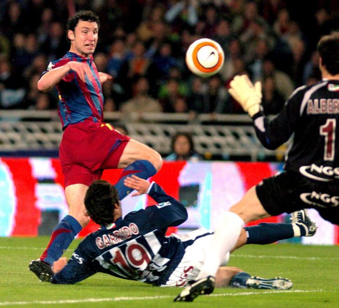 Van Bommel in actie tegen Real Sociedad.