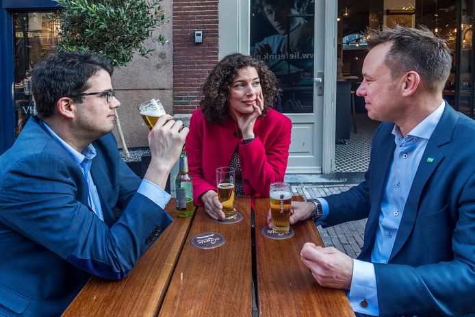 Fractievoorzitter Marleen Haage, geflankeerd door haar VVD-collega Dimitri Gilissen en D66-collega Klaas Verschuure.