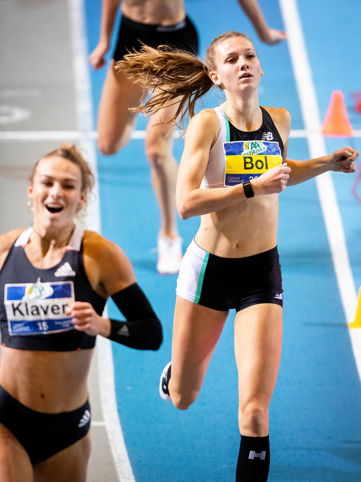 Femke Bol liep vroeger nog onzeker over de baan, nu is ze ...