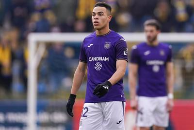 Football Talk. 17-jarige Stroeykens tekent nieuw contract tot 2024 bij Anderlecht - Vanhaezebrouck geschorst tegen Standard