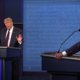 ‘Trump vs. Biden’ was als ‘The Masked Singer’: al snel besef je dat je naar twee clowns in kostuum zit te kijken