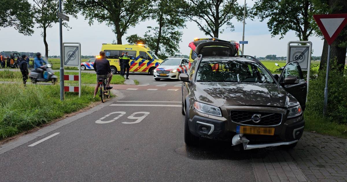 Scooterbestuurder vlucht na ongeluk in Oldebroek, maar buurtbewoners grijpen in.
