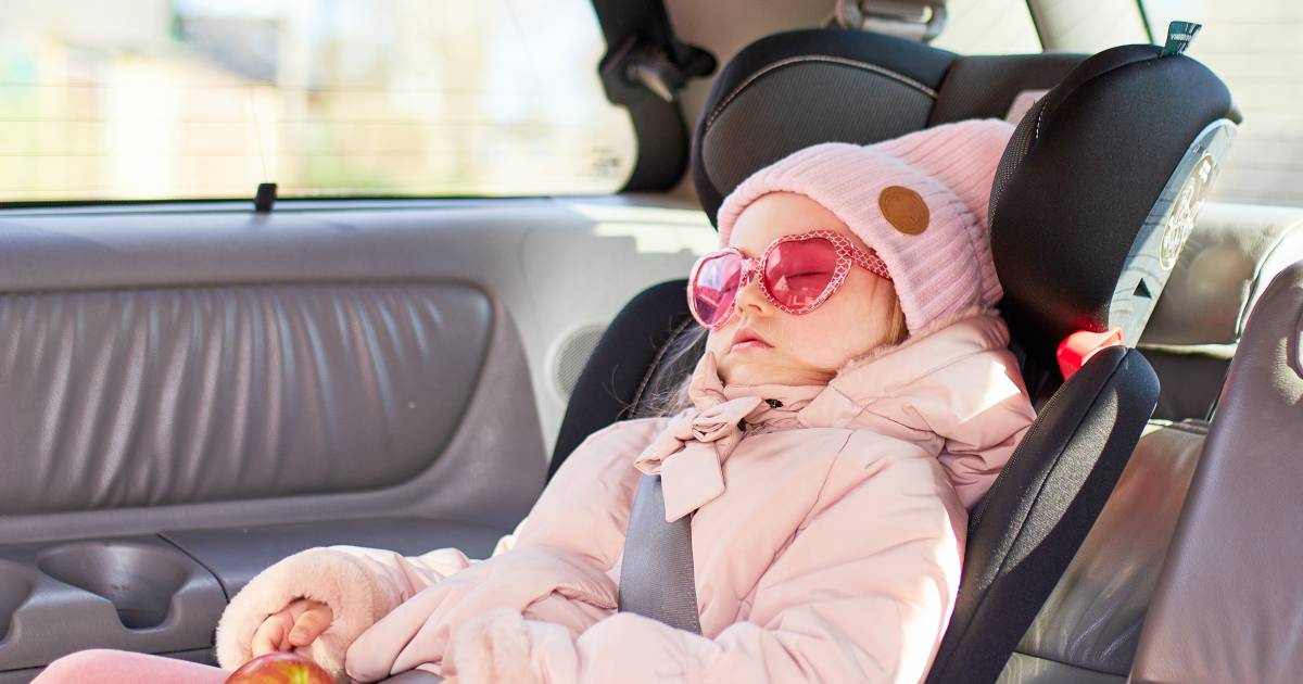 1 bambino su 2 ha un seggiolino auto buono ma installato male: “Se non trasporti correttamente tuo figlio, rischi una multa di 174 euro” |  Mobilità