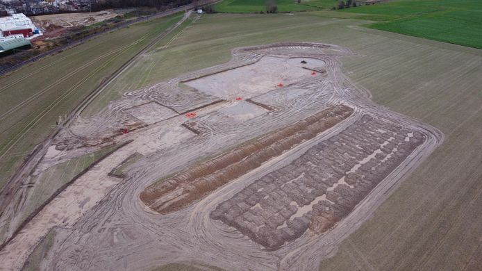 Aan het Jonkheersveld in Schendelbeke zijn de voorbereidingen gestart voor het plaatsen van de allereerste windturbine in Geraardsbergen.