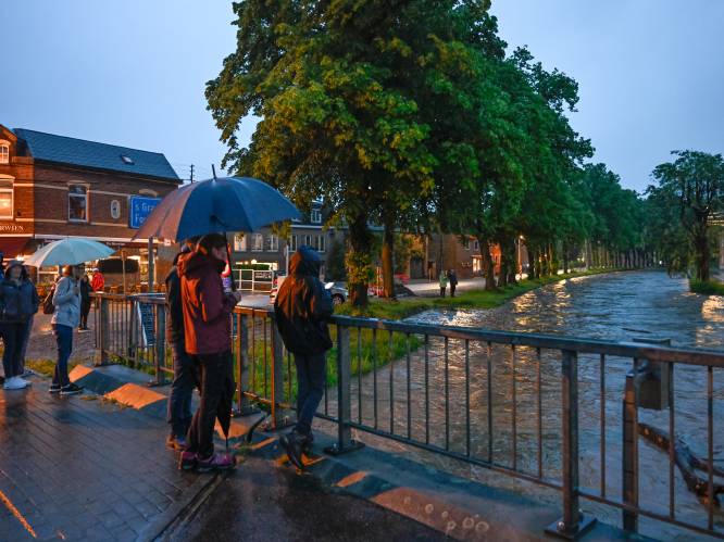 WEERBERICHT. Intense regen en lokaal onweer mogelijk: “Lokaal verwachten we 25 tot 50 mm in 24 uur, zeer lokaal mogelijk meer”