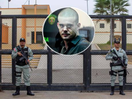 Joran van der Sloot onder begeleiding FBI aangekomen in VS