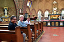 Astrid Halfhide, Tilly Meijer en Florence Imandt (vlnr) in de Onze-Lieve-Vrouw-van-Lourdeskerk in Bergen op Zoom. Hier was Ben werkzaam als pastor.