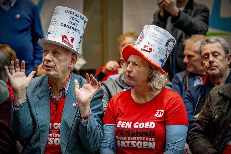 Belangstellenden tijdens een actiebijeenkomst van de FNV over pensioenen.  Beeld ANP