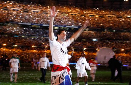 Ruud van Nistelrooy viert feest na de kampioenswedstrijd tegen Real Mallorca.
