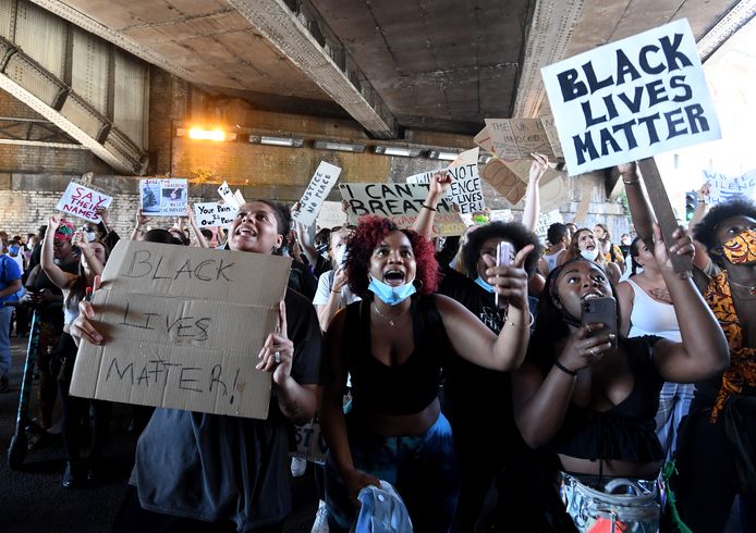 Overal in Amerika wordt er geprotesteerd tegen het politiegeweld dat ook George Floyd fataal werd.