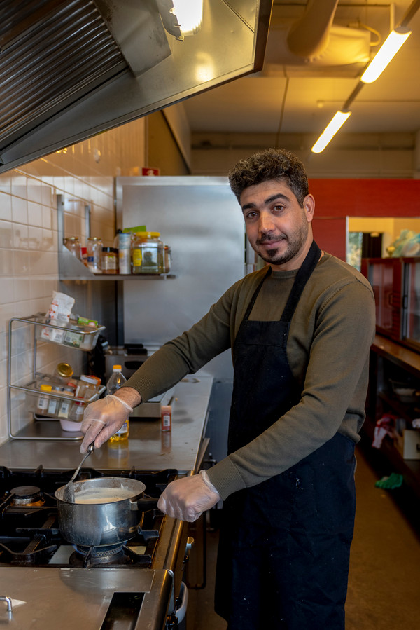 een-kantoortje-als-je-thuis-vluchtelingen-in-putte-zijn-er-dolblij-mee