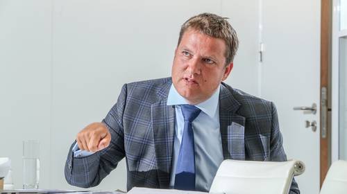 “Laat ongezonde bedrijven failliet gaan, we moeten inzetten op scholing”