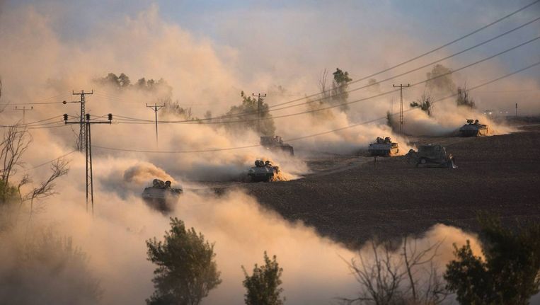 Israëlische tanks op de Gazastrook. Beeld reuters