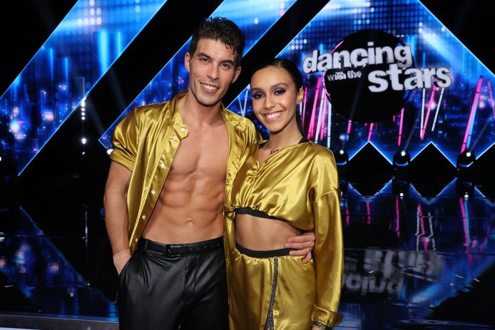 Nora Gharib en haar danspartner Adrian tijdens de finale van 'Dancing with the Stars'