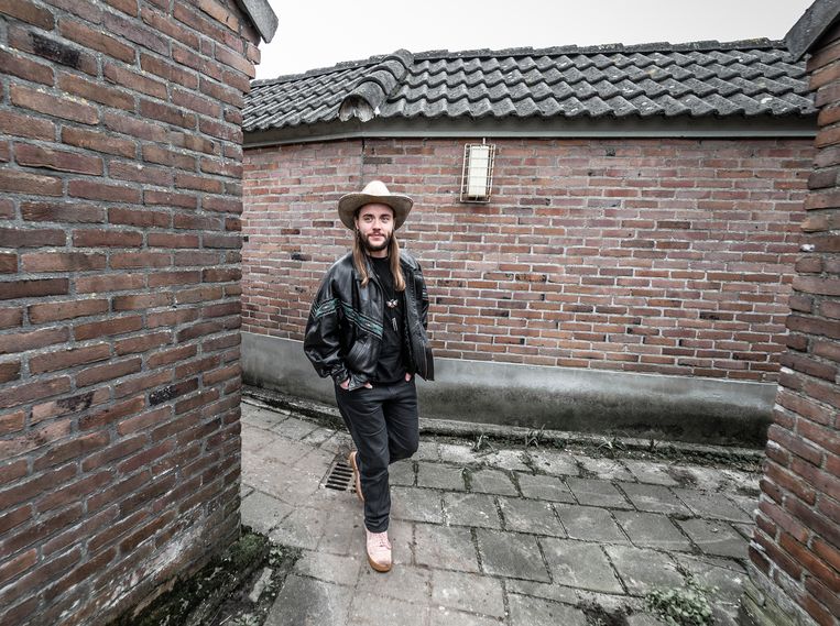 Sem Jansen: 'Als vrouw werd mij nooit gevraagd hoe ik mijn microfoon wilde hebben, terwijl ze dat wel altijd aan de gitarist vroegen'. Beeld Roger Dohmen