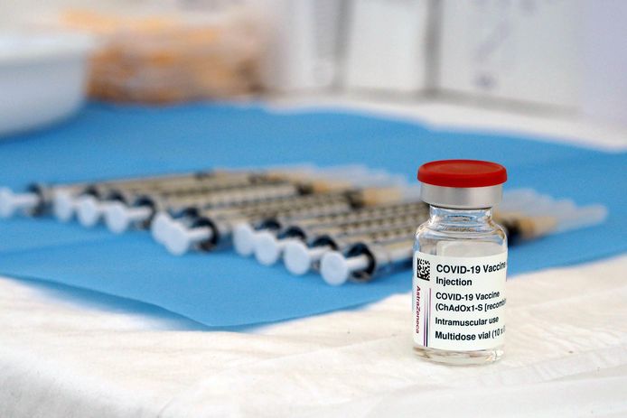 Zorgverleners in de eerstelijnszorg worden opgeroepen om naar de beschikbare vaccinatiecentra te gaan.
