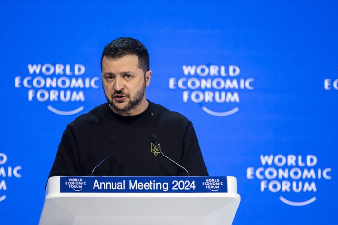 Volodymyr Zelensky sprak een volle zaal toe op het World Economic Forum.