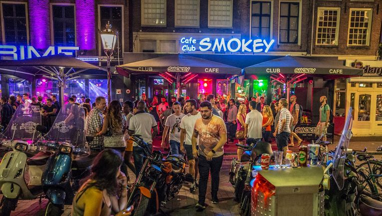 Uitgaansdrukte op het Rembrandtplein: ook dit omgevingslawaai stoort omwonenden Beeld Amaury Miller