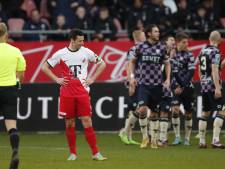 Briesende Frans van Seumeren zoekt kleedkamer FC Utrecht op na wanvertoning tegen Go Ahead Eagles