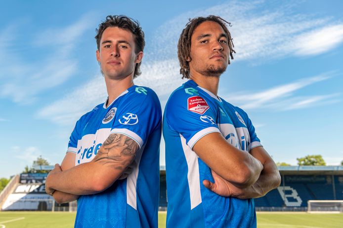 Dylan Ryan (l) en Victor van den Bogert vormen samen het centrale verdedigingsduo bij FC Den Bosch.