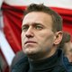 Ziekenhuis: Navalny kan korte periodes uit zijn bed komen