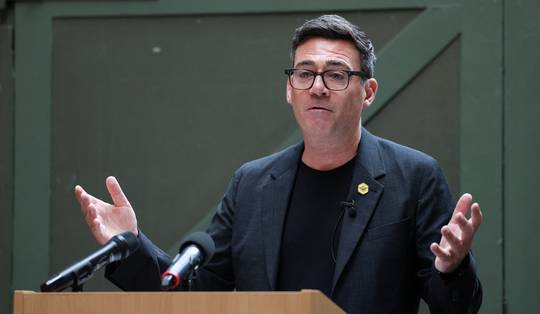 Nieuwe Britse premier staat voor grote uitdagingen: ‘Moedeloosheid daalt neer over zowel voetbal als politiek’