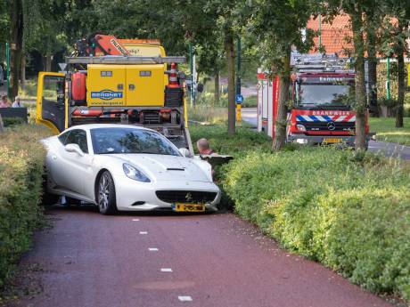 Oeps! Medewerker verhuurbedrijf rijdt peperdure Ferrari van ruim 2 ton aan diggelen