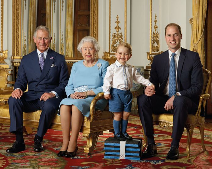 Prins Charles, de Queen, prins George en prins William.
