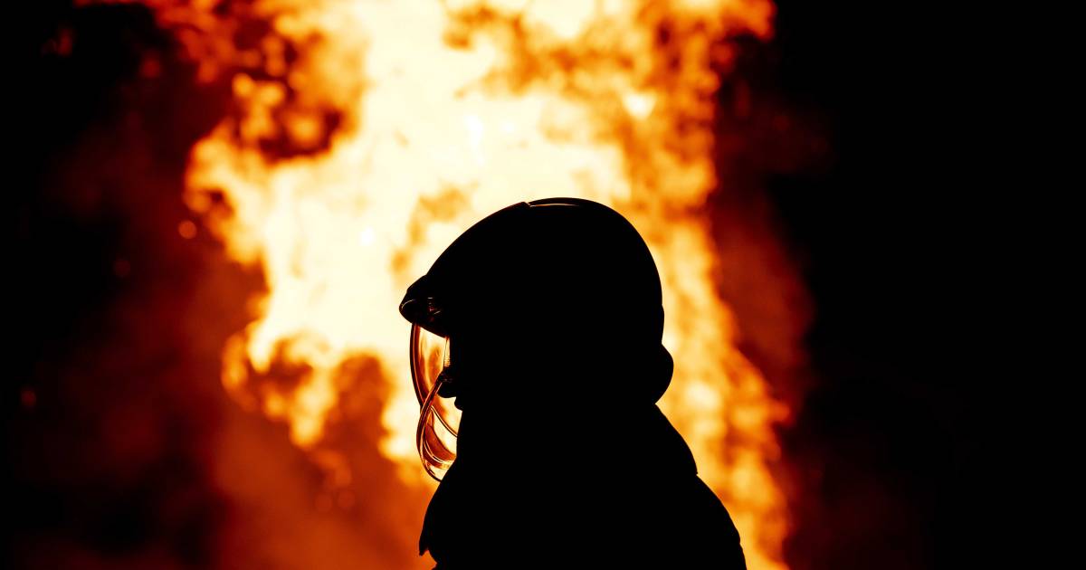 Uitslaande brand zorgt voor grote schade Hilversumse woning.