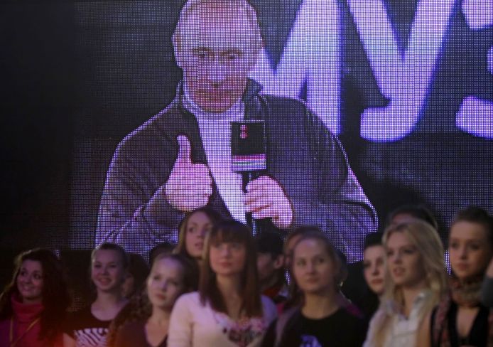 Vladimir Poetin in 2009 als speciale gast op een rapfestijn in Moskou, Poetin was destijds premier en gebruikte de gelegenheid om te waarschuwen tegen drugs.