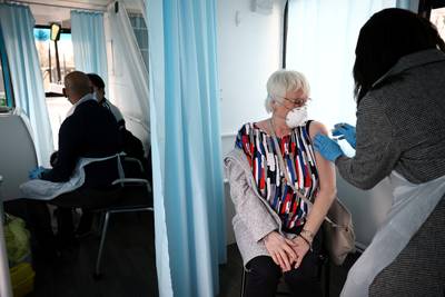 Au Royaume-Uni, plus de 20 millions de personnes ont reçu une première dose de vaccin anti-Covid